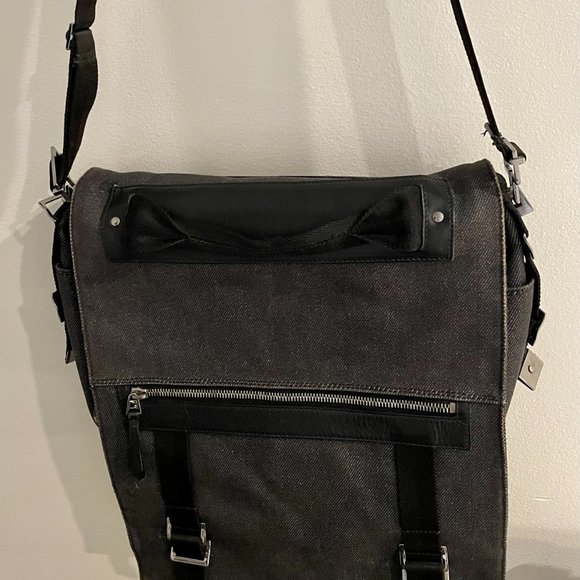 Pristine GUCCI Messenger Bag - Picture 3 of 13